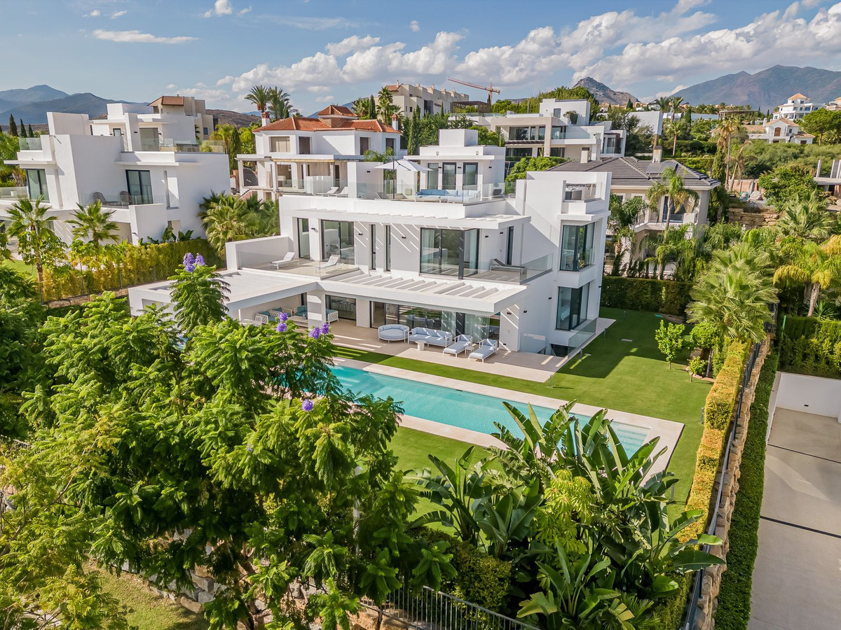 5 Bed Townhouse for sale in Los Flamingos Costa Del Sol, Málaga, Spain