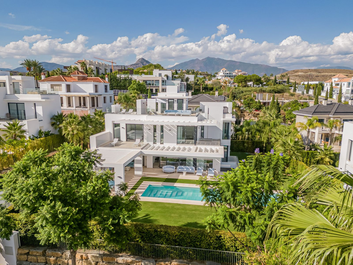 5 Bed Townhouse for sale in Los Flamingos Costa Del Sol, Málaga, Spain