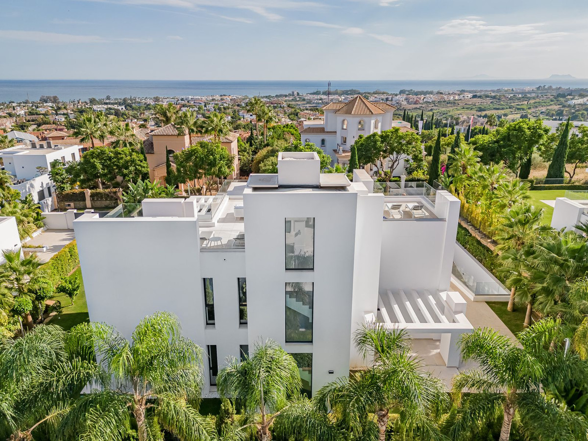 5 Bed Townhouse for sale in Los Flamingos Costa Del Sol, Málaga, Spain