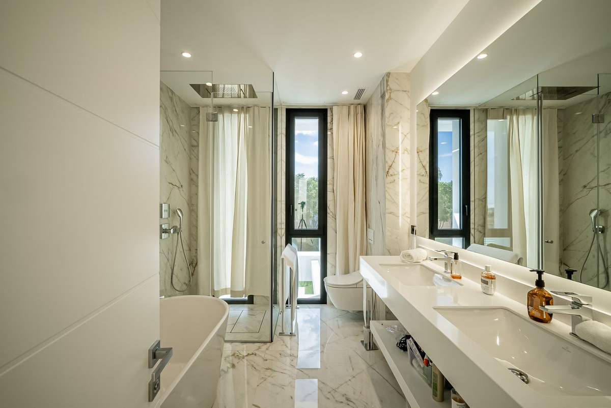 5 Bed Townhouse for sale in Los Flamingos Costa Del Sol, Málaga, Spain