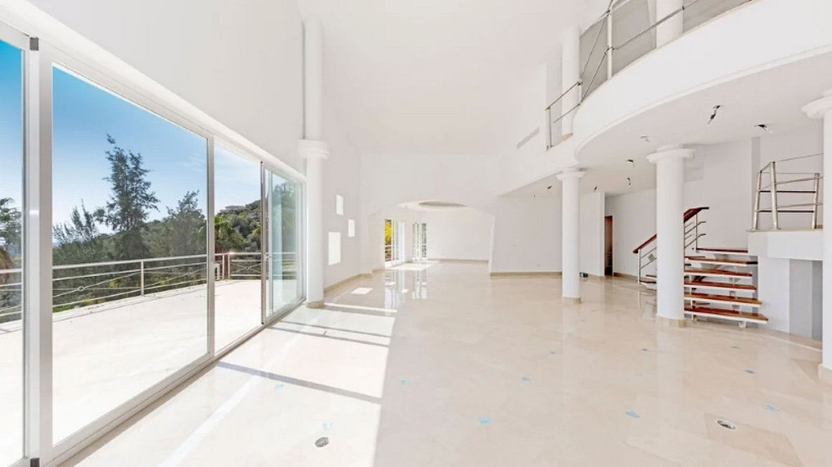 5 Bed Townhouse for sale in Los Almendros Costa Del Sol, Málaga, Spain
