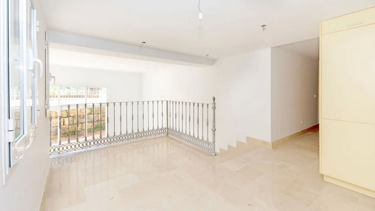 5 Bed Townhouse for sale in Los Almendros Costa Del Sol, Málaga, Spain