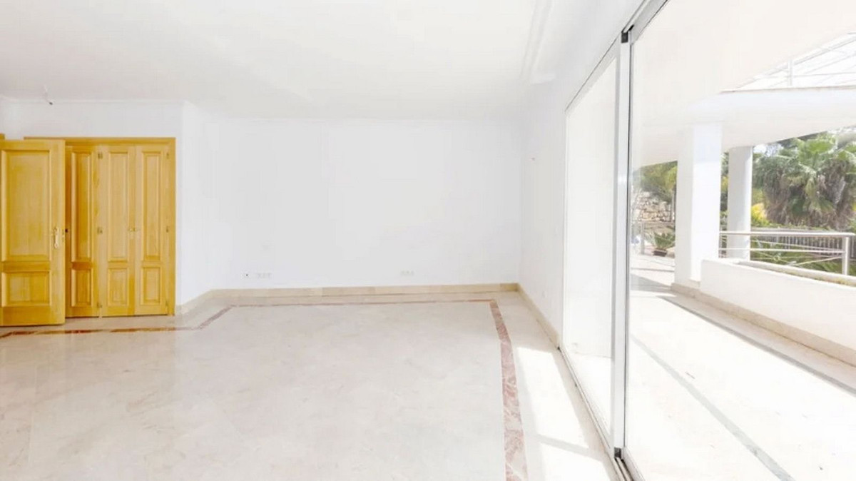 5 Bed Townhouse for sale in Los Almendros Costa Del Sol, Málaga, Spain