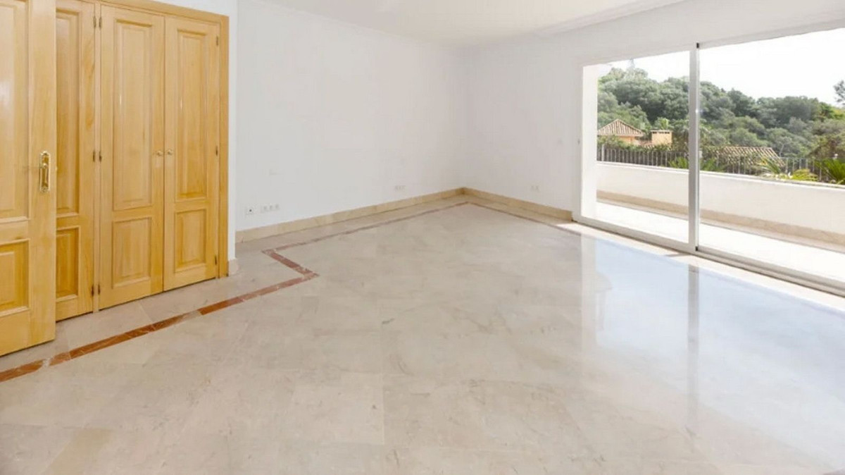 5 Bed Townhouse for sale in Los Almendros Costa Del Sol, Málaga, Spain