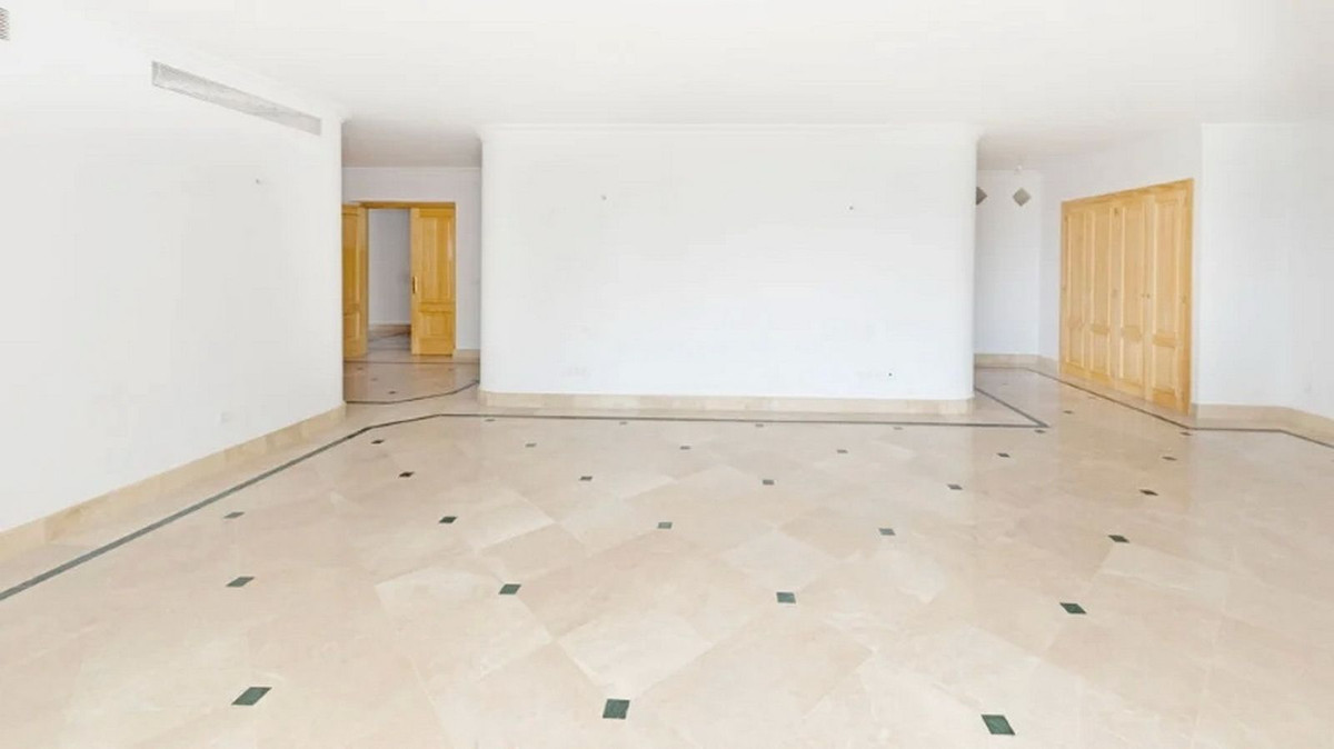 5 Bed Townhouse for sale in Los Almendros Costa Del Sol, Málaga, Spain