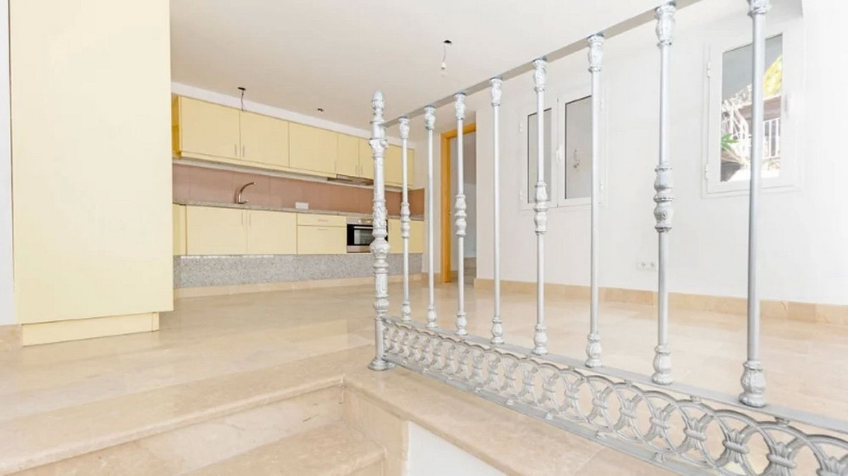 5 Bed Townhouse for sale in Los Almendros Costa Del Sol, Málaga, Spain