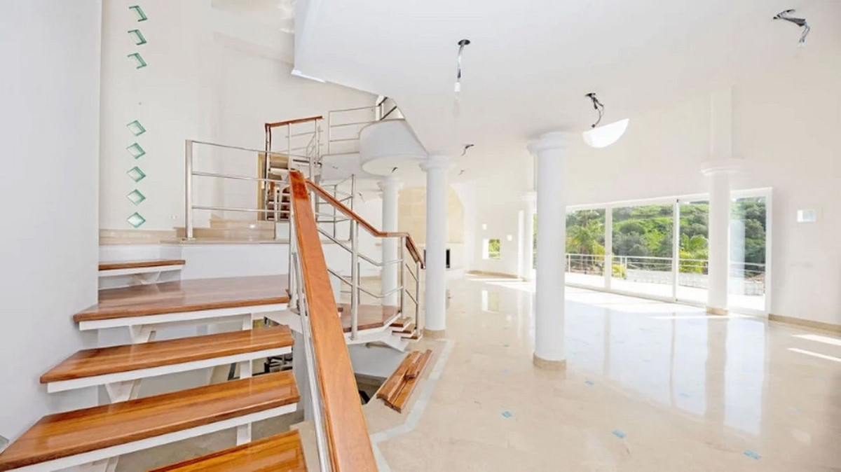 5 Bed Townhouse for sale in Los Almendros Costa Del Sol, Málaga, Spain
