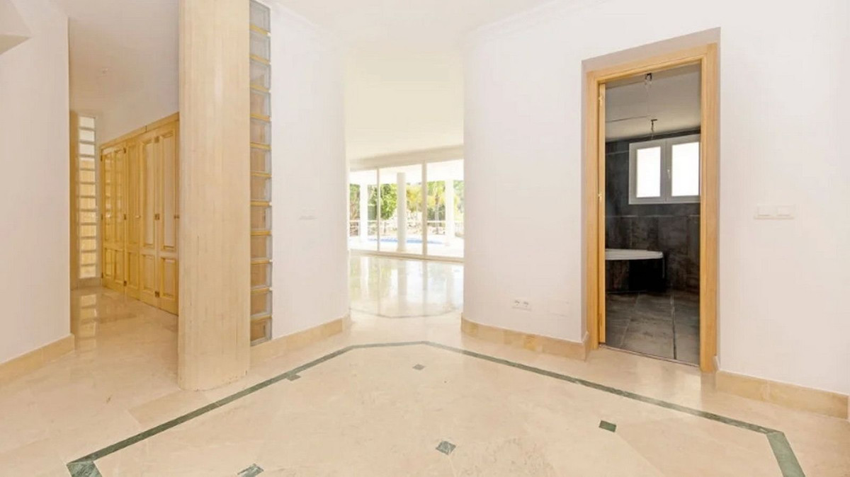 5 Bed Townhouse for sale in Los Almendros Costa Del Sol, Málaga, Spain
