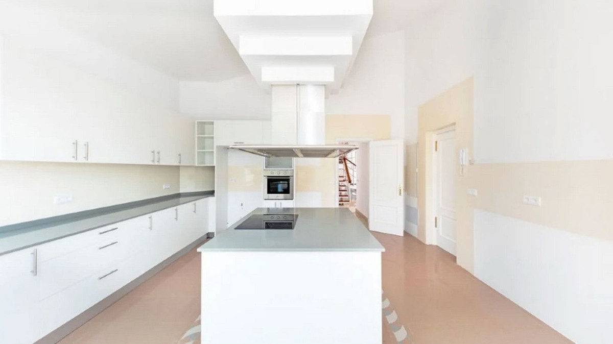5 Bed Townhouse for sale in Los Almendros Costa Del Sol, Málaga, Spain