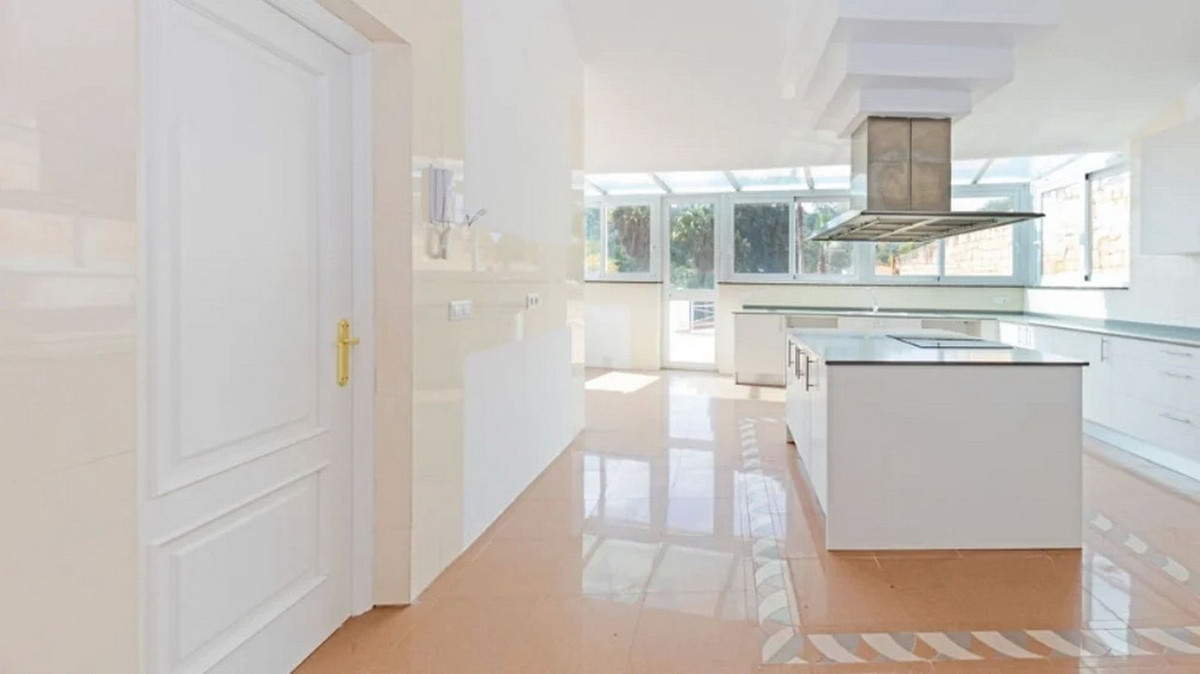5 Bed Townhouse for sale in Los Almendros Costa Del Sol, Málaga, Spain