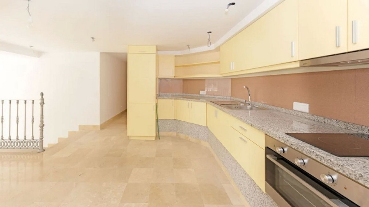 5 Bed Townhouse for sale in Los Almendros Costa Del Sol, Málaga, Spain