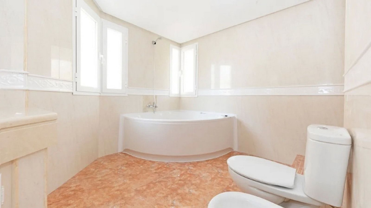 5 Bed Townhouse for sale in Los Almendros Costa Del Sol, Málaga, Spain