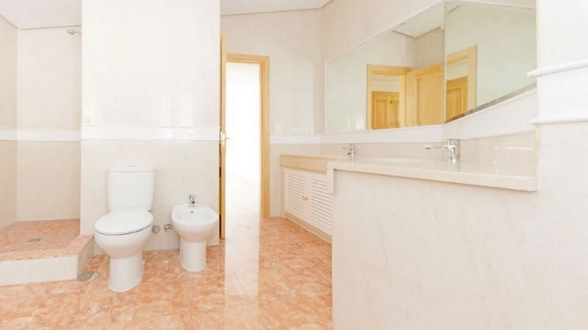 5 Bed Townhouse for sale in Los Almendros Costa Del Sol, Málaga, Spain