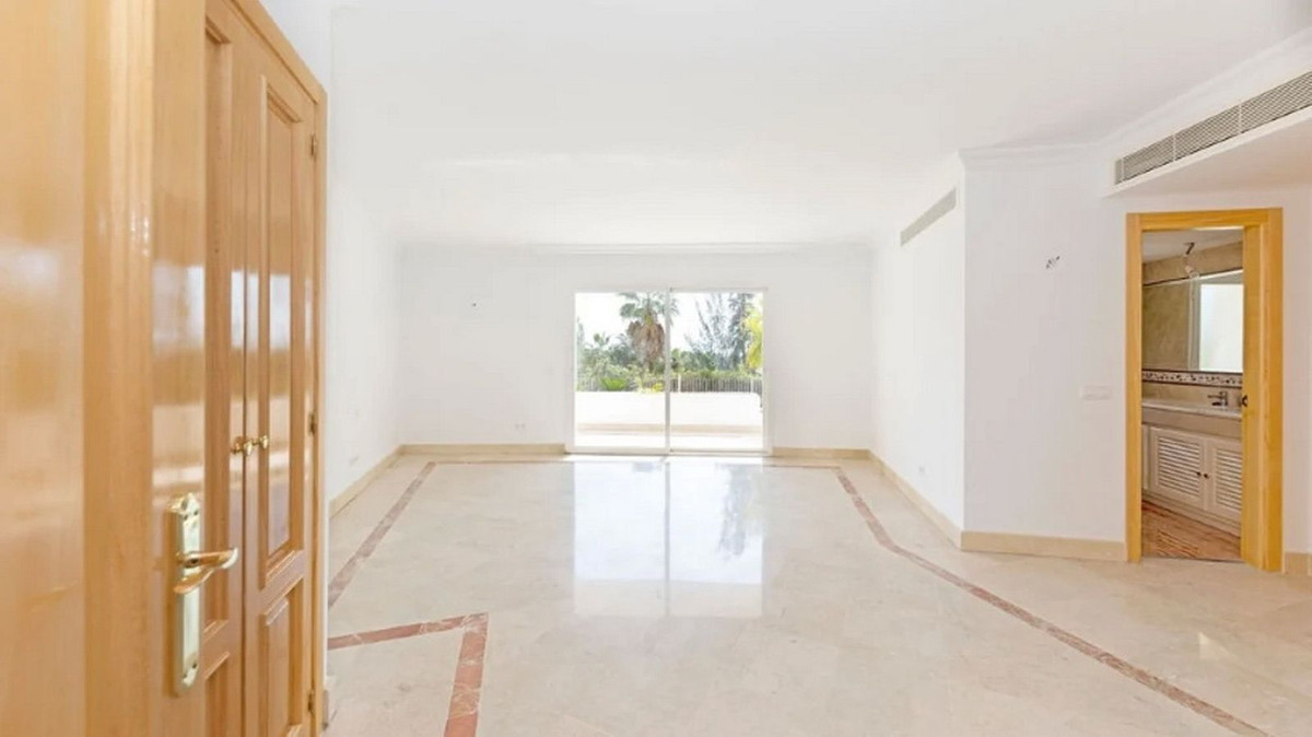 5 Bed Townhouse for sale in Los Almendros Costa Del Sol, Málaga, Spain