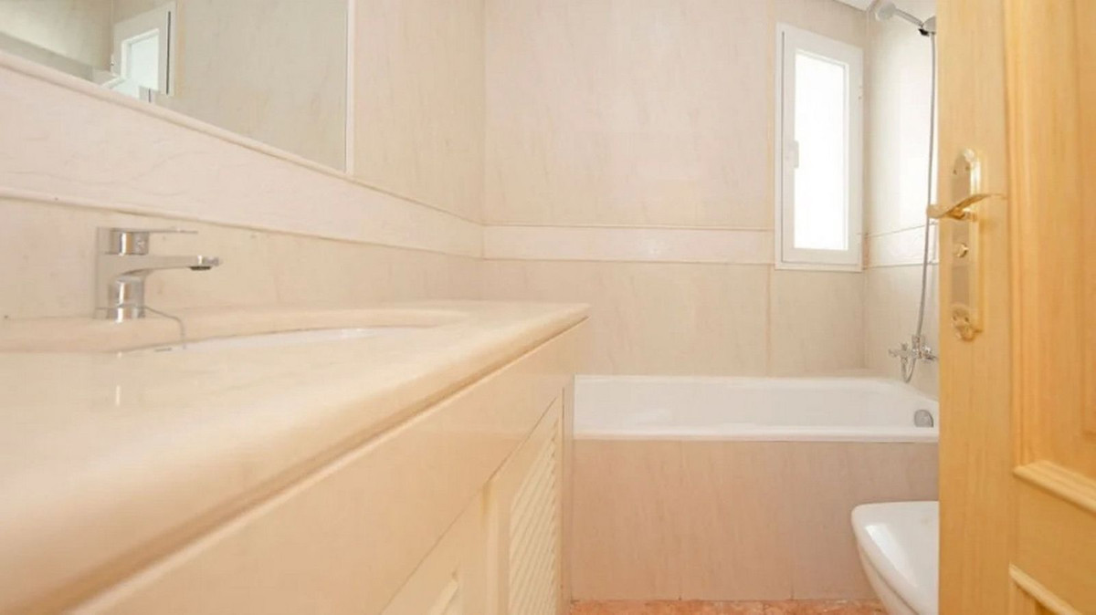 5 Bed Townhouse for sale in Los Almendros Costa Del Sol, Málaga, Spain