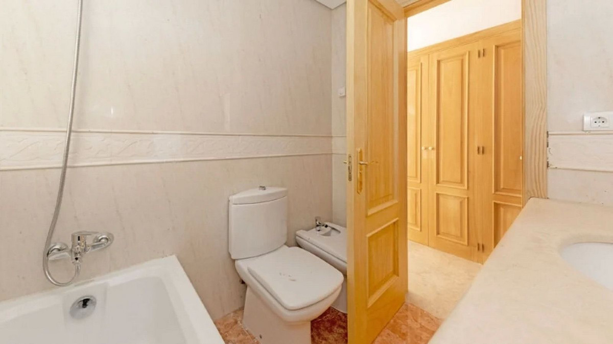 5 Bed Townhouse for sale in Los Almendros Costa Del Sol, Málaga, Spain