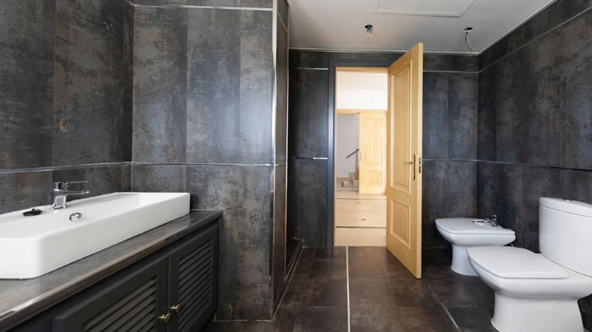 5 Bed Townhouse for sale in Los Almendros Costa Del Sol, Málaga, Spain
