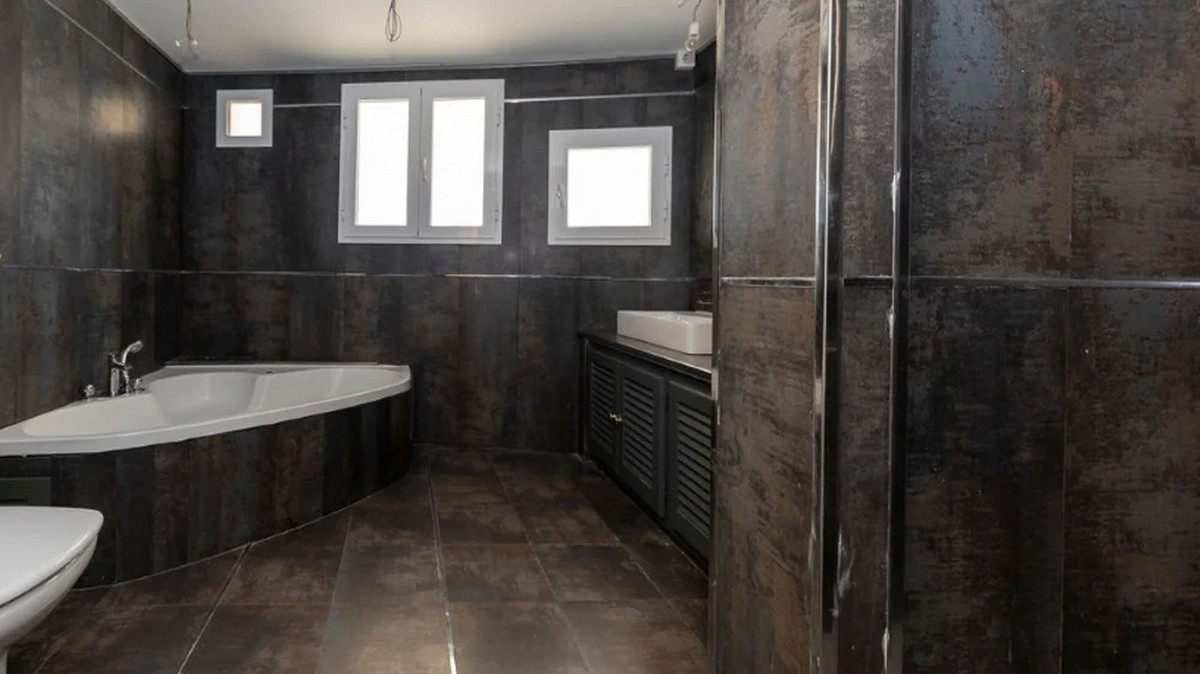 5 Bed Townhouse for sale in Los Almendros Costa Del Sol, Málaga, Spain