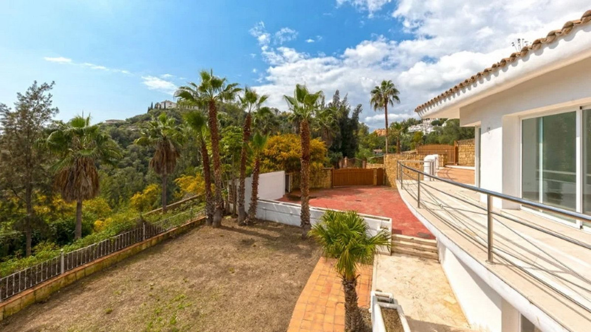 5 Bed Townhouse for sale in Los Almendros Costa Del Sol, Málaga, Spain