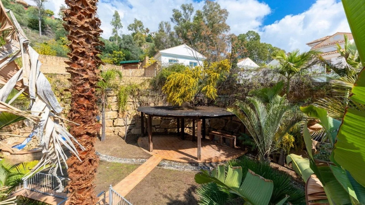 5 Bed Townhouse for sale in Los Almendros Costa Del Sol, Málaga, Spain