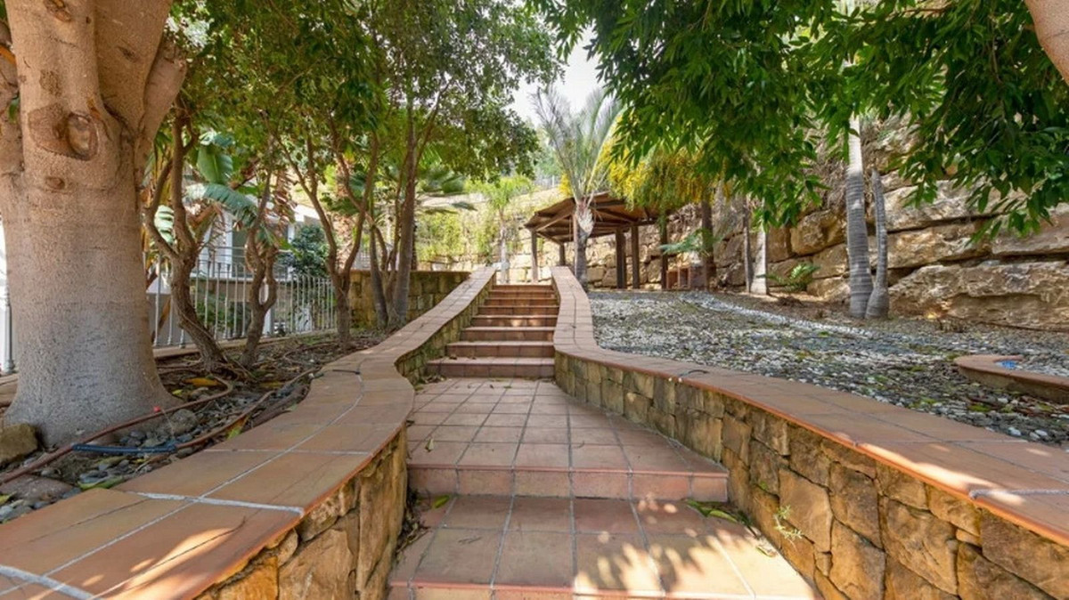 5 Bed Townhouse for sale in Los Almendros Costa Del Sol, Málaga, Spain