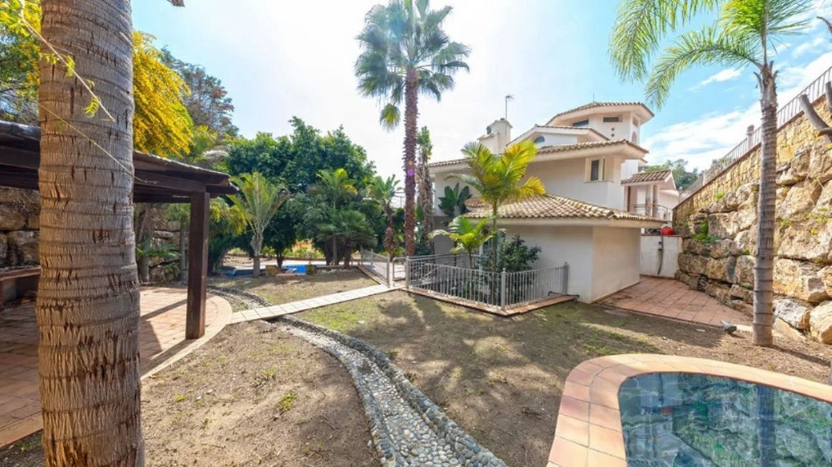 5 Bed Townhouse for sale in Los Almendros Costa Del Sol, Málaga, Spain