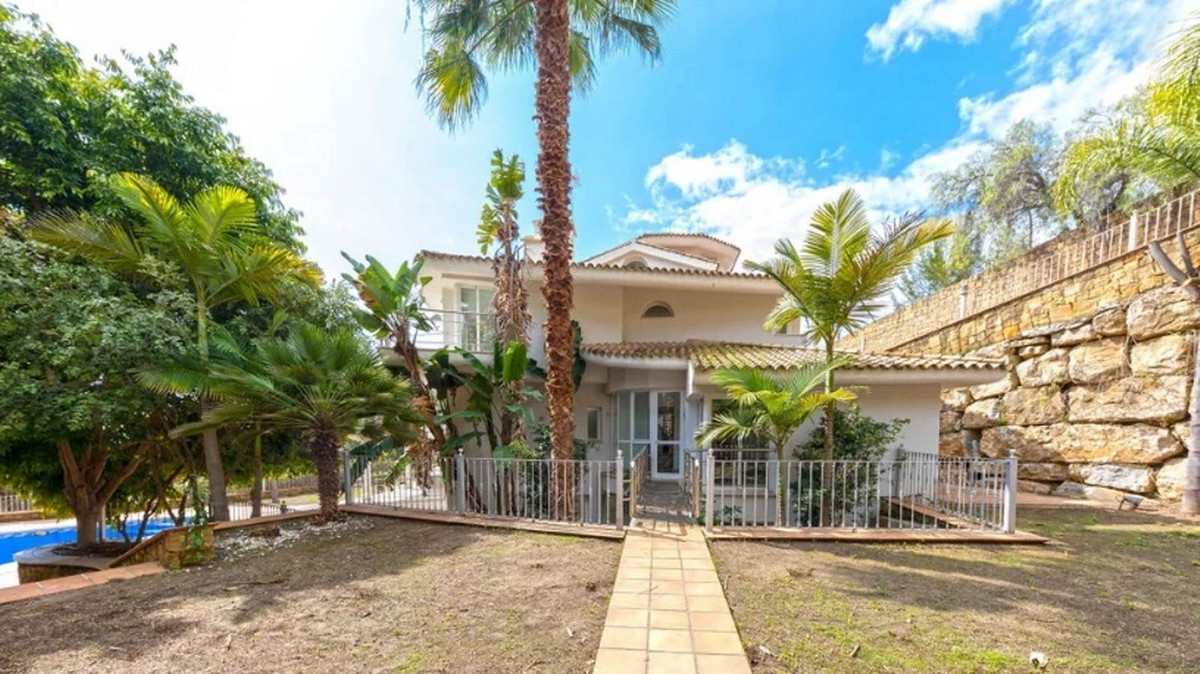 5 Bed Townhouse for sale in Los Almendros Costa Del Sol, Málaga, Spain