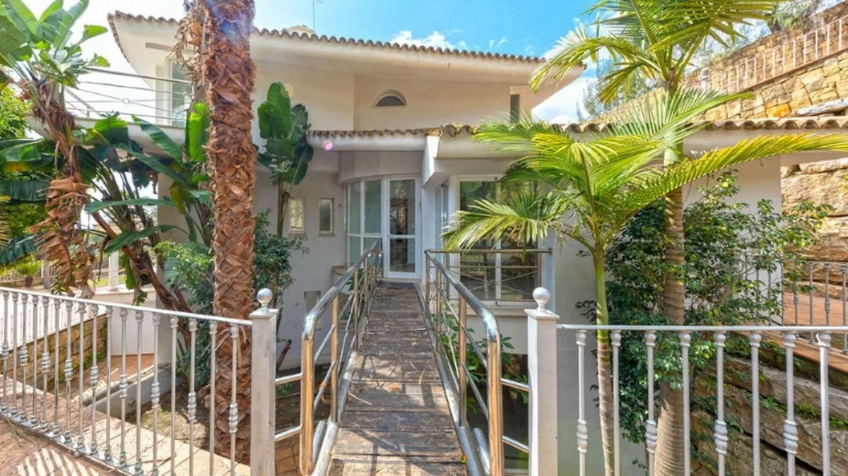 5 Bed Townhouse for sale in Los Almendros Costa Del Sol, Málaga, Spain