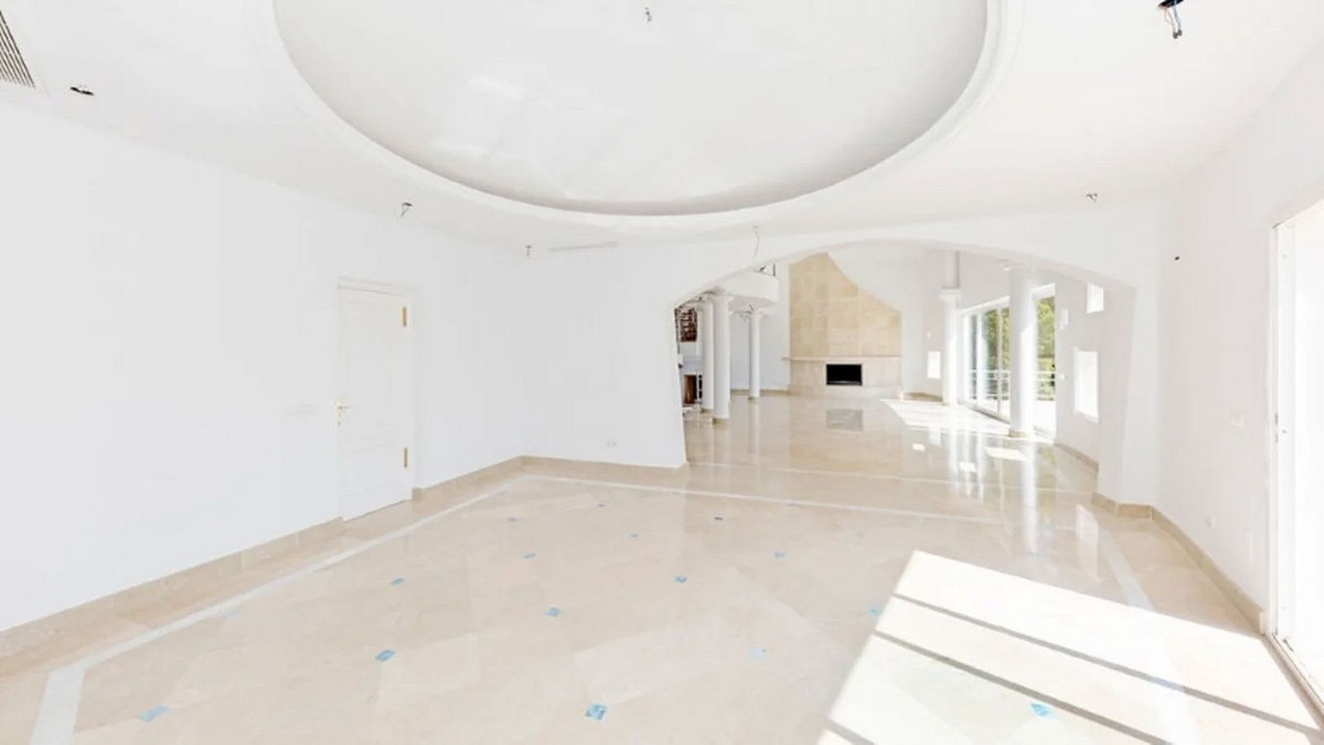 5 Bed Townhouse for sale in Los Almendros Costa Del Sol, Málaga, Spain