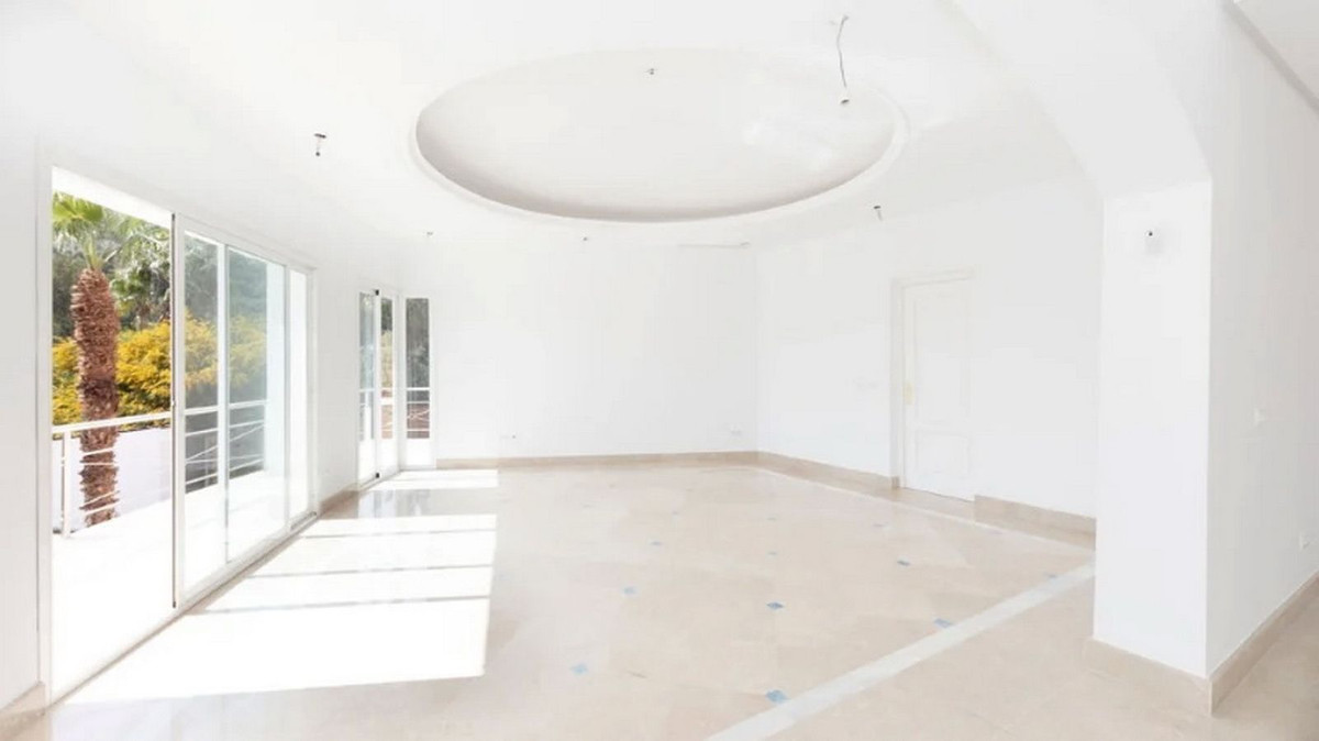 5 Bed Townhouse for sale in Los Almendros Costa Del Sol, Málaga, Spain