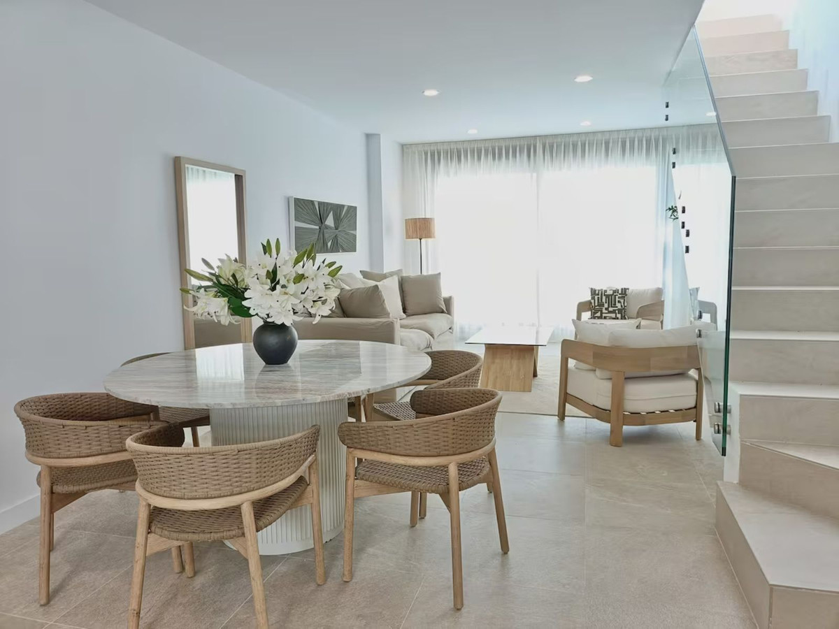 3 Bed Apartment for sale in Estepona Costa Del Sol, Málaga, Spain