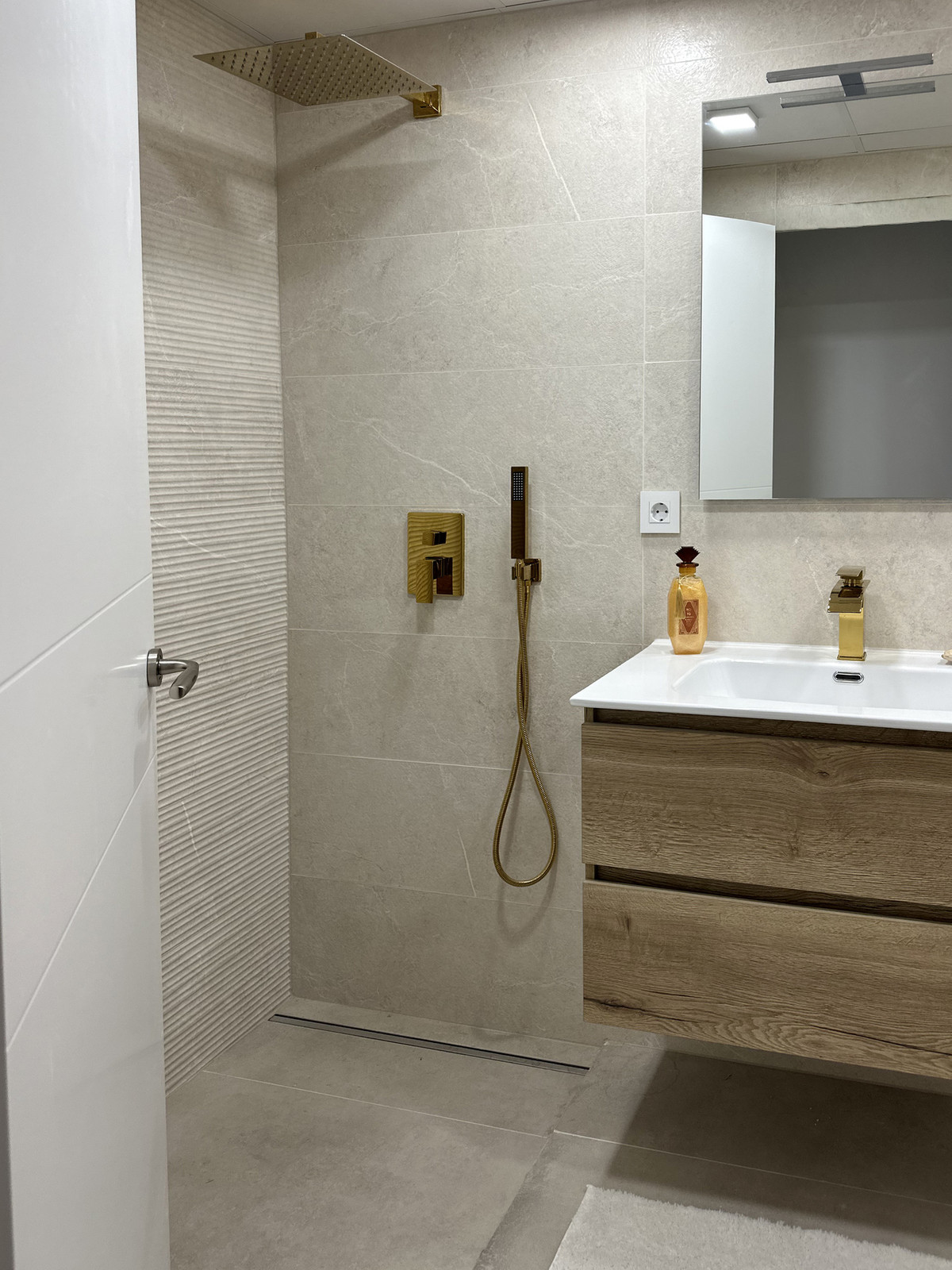 Se vende Apartamento Planta Media de 2 dormitorios en Costa Blanca, Alicante, España