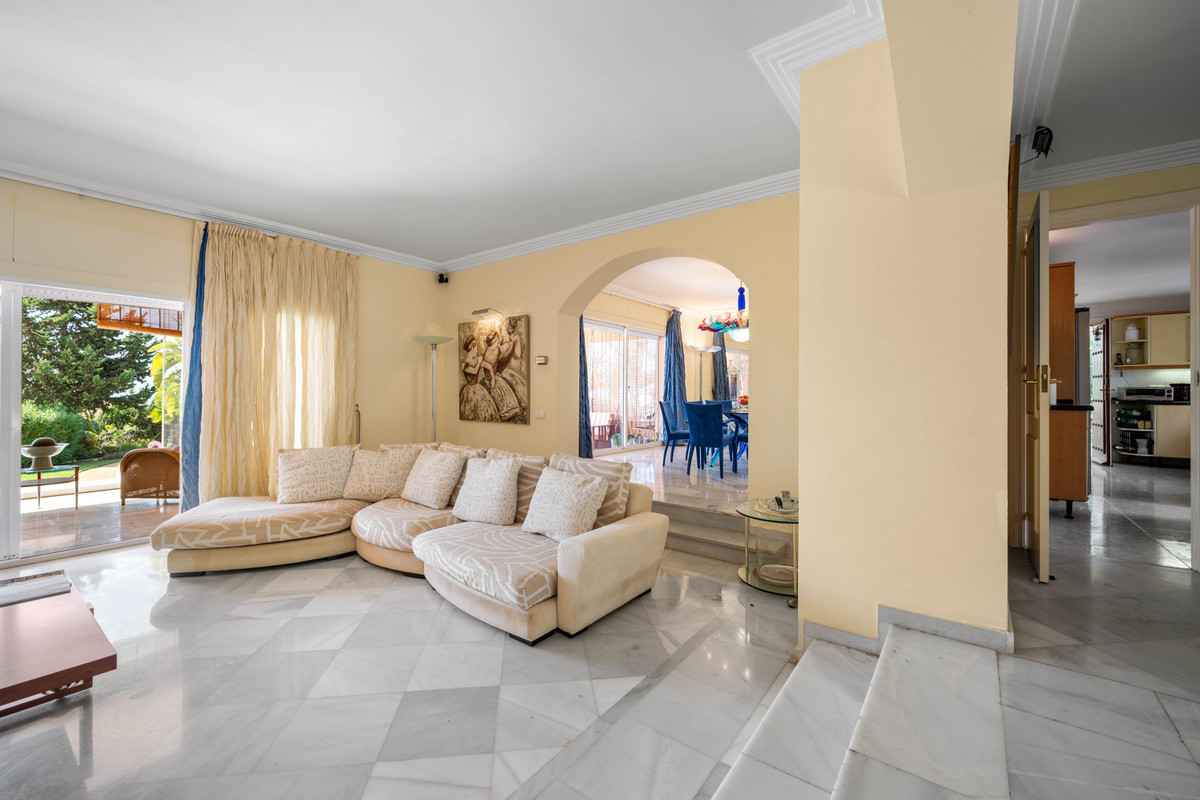 Se vende Villa - Chalet de 5 dormitorios en Costa Del Sol, Málaga, España