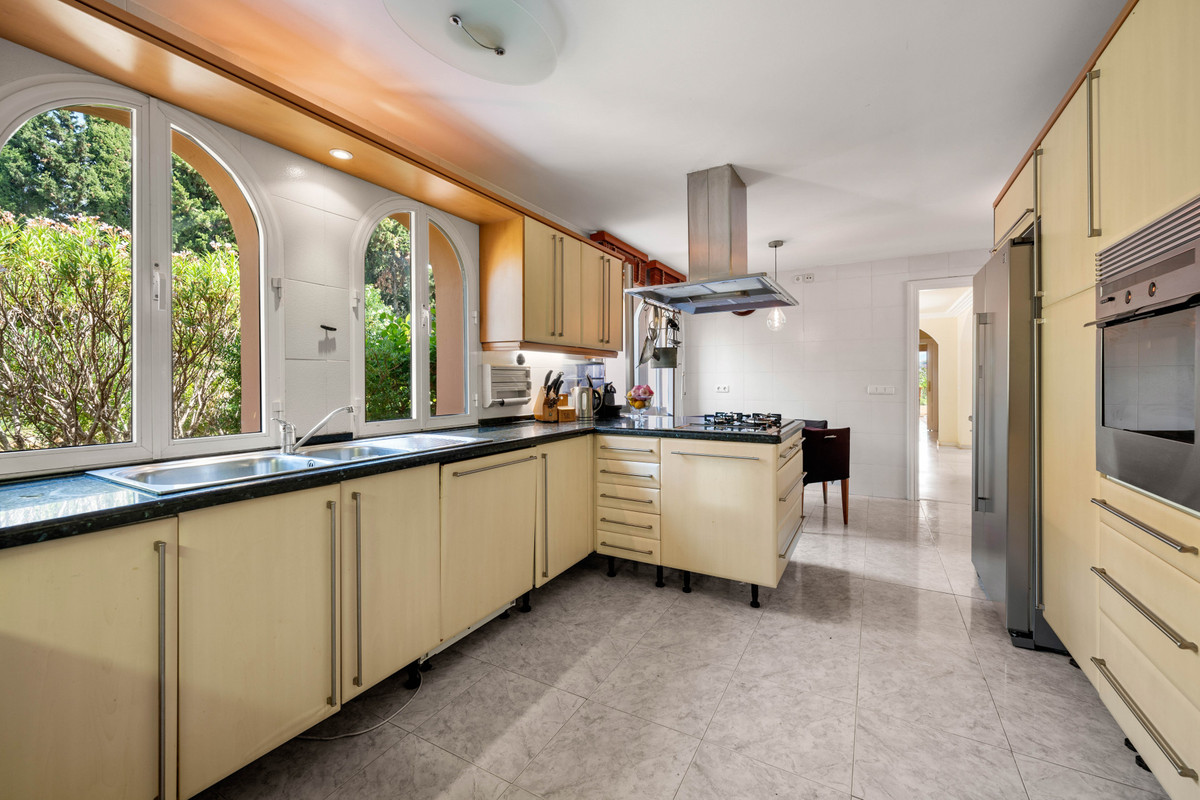 Se vende Villa - Chalet de 5 dormitorios en Costa Del Sol, Málaga, España