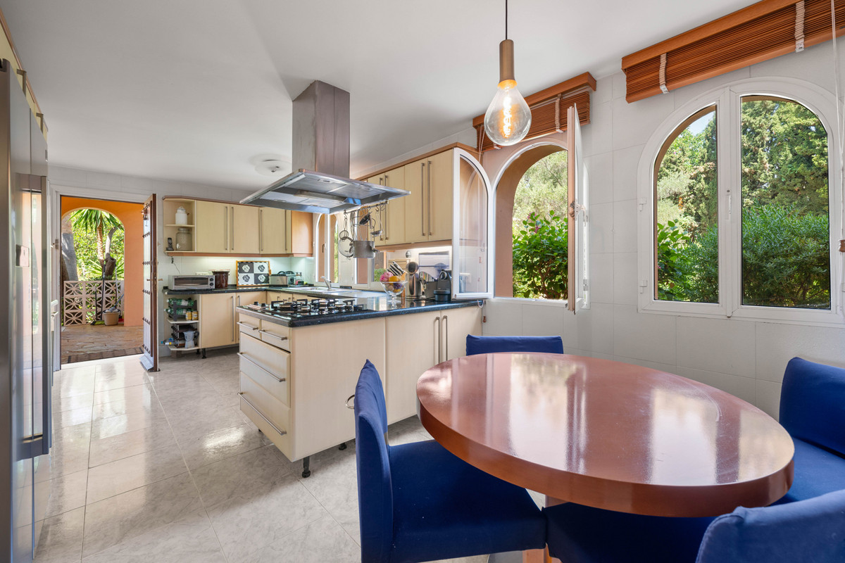 Se vende Villa - Chalet de 5 dormitorios en Costa Del Sol, Málaga, España