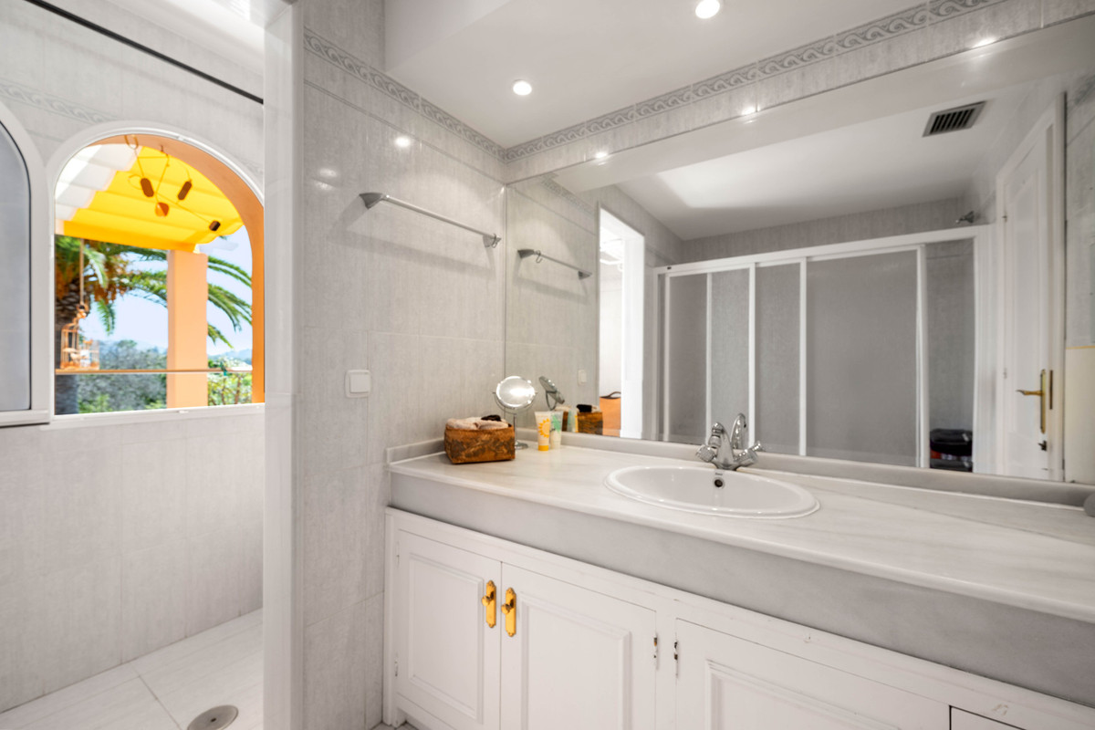 Se vende Villa - Chalet de 5 dormitorios en Costa Del Sol, Málaga, España