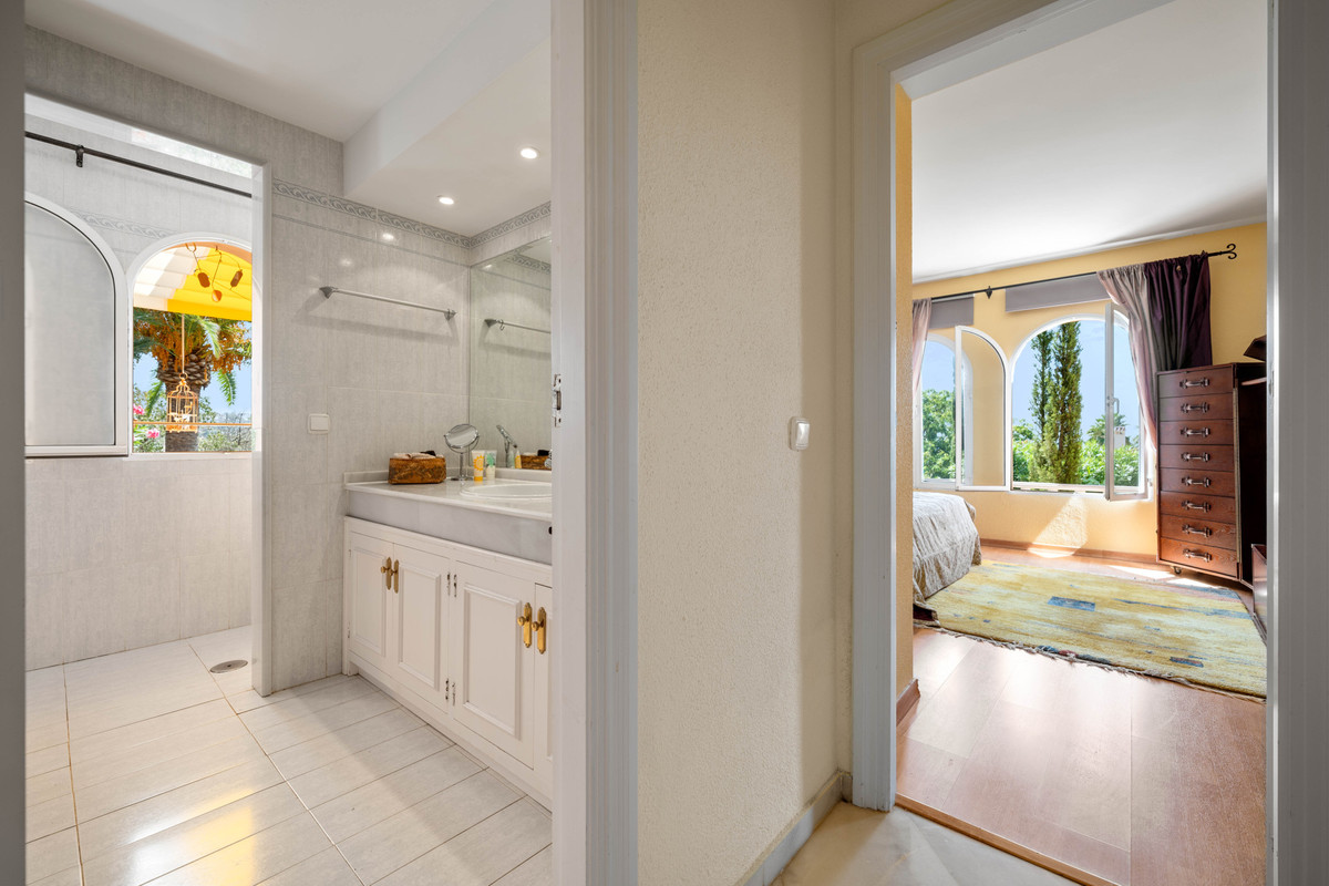 Se vende Villa - Chalet de 5 dormitorios en Costa Del Sol, Málaga, España
