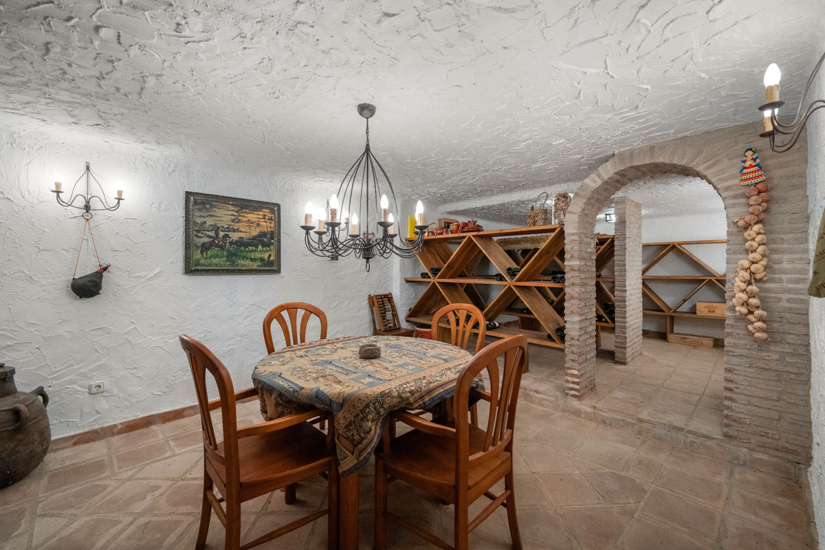 Se vende Villa - Chalet de 5 dormitorios en Costa Del Sol, Málaga, España
