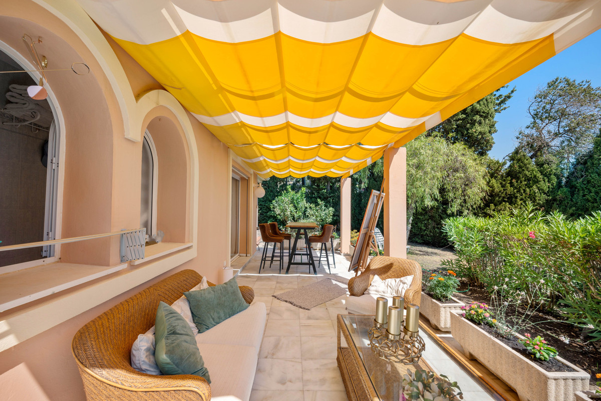 Se vende Villa - Chalet de 5 dormitorios en Costa Del Sol, Málaga, España