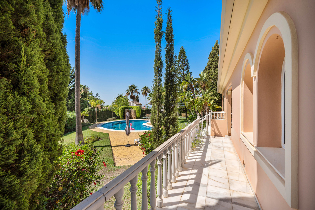 Se vende Villa - Chalet de 5 dormitorios en Costa Del Sol, Málaga, España