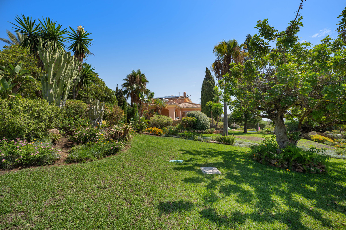 Se vende Villa - Chalet de 5 dormitorios en Costa Del Sol, Málaga, España