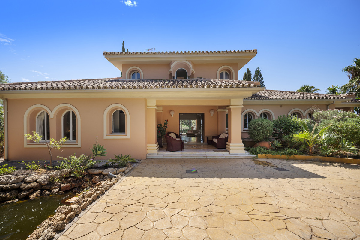 Se vende Villa - Chalet de 5 dormitorios en Costa Del Sol, Málaga, España