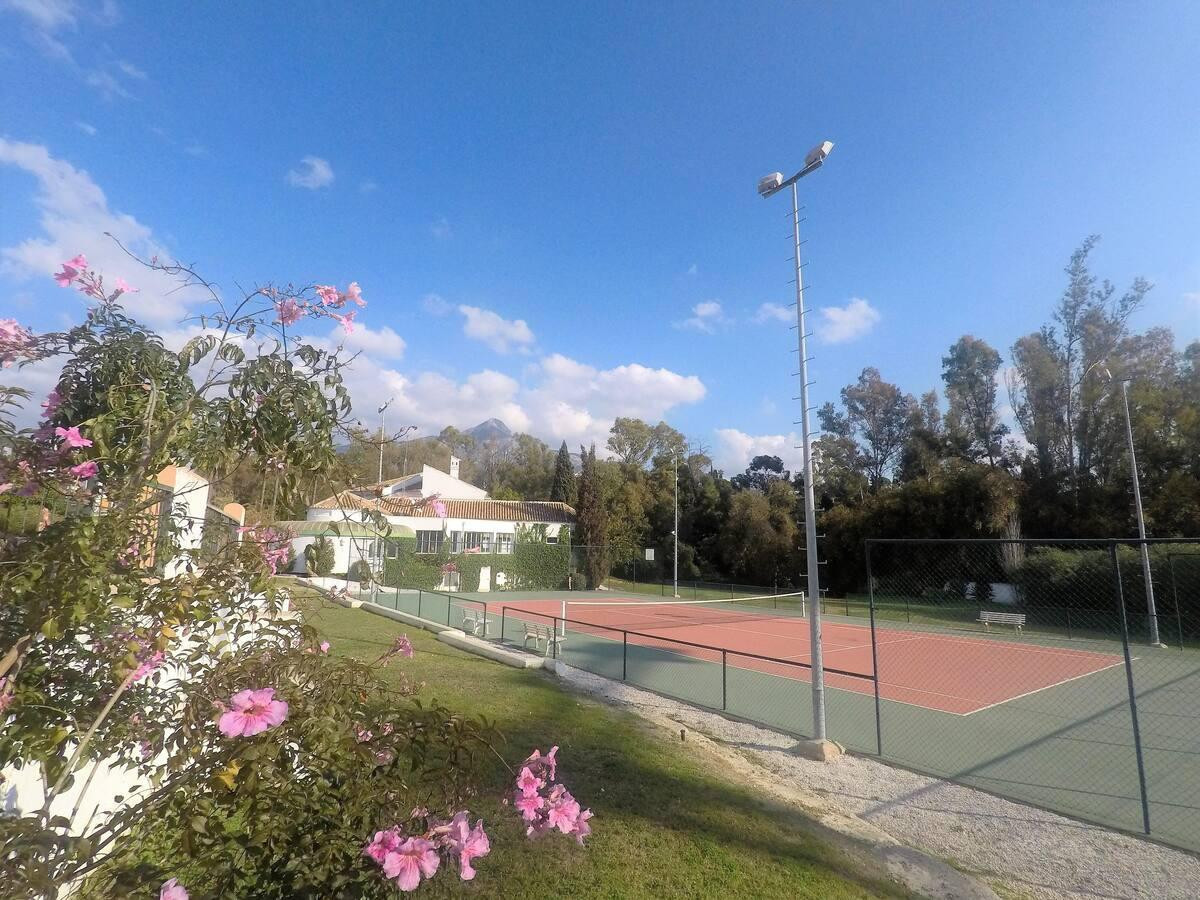 2 Bed Apartment for sale in Nueva Andalucía Costa Del Sol, Málaga, Spain