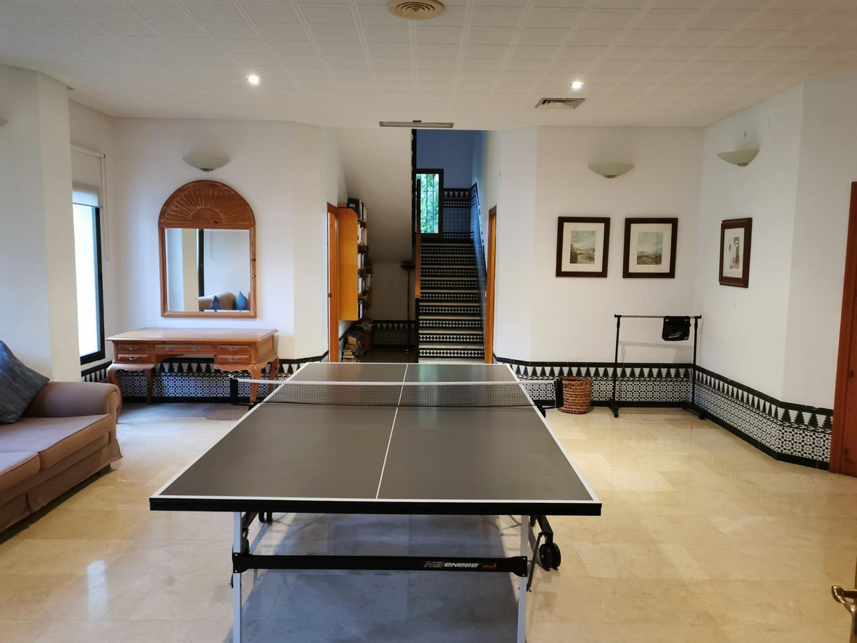 2 Bed Apartment for sale in Nueva Andalucía Costa Del Sol, Málaga, Spain