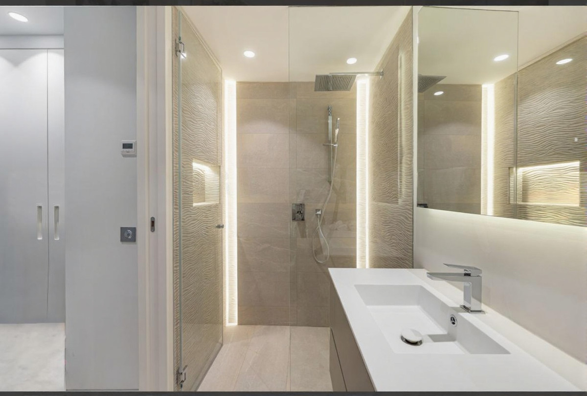 Se vende Apartamento Planta Media de 3 dormitorios en Costa Del Sol, Málaga, España