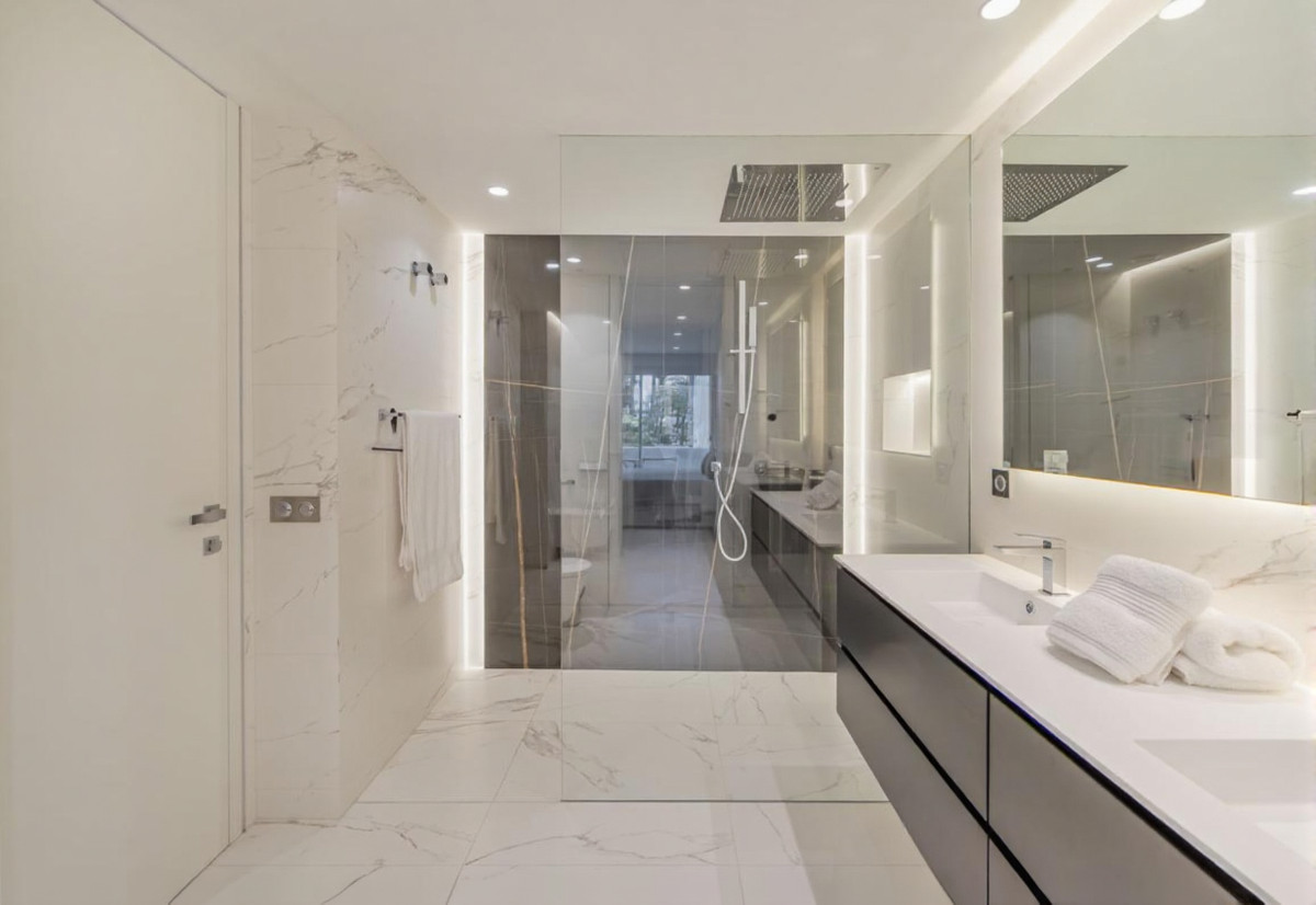 Se vende Apartamento Planta Media de 3 dormitorios en Costa Del Sol, Málaga, España