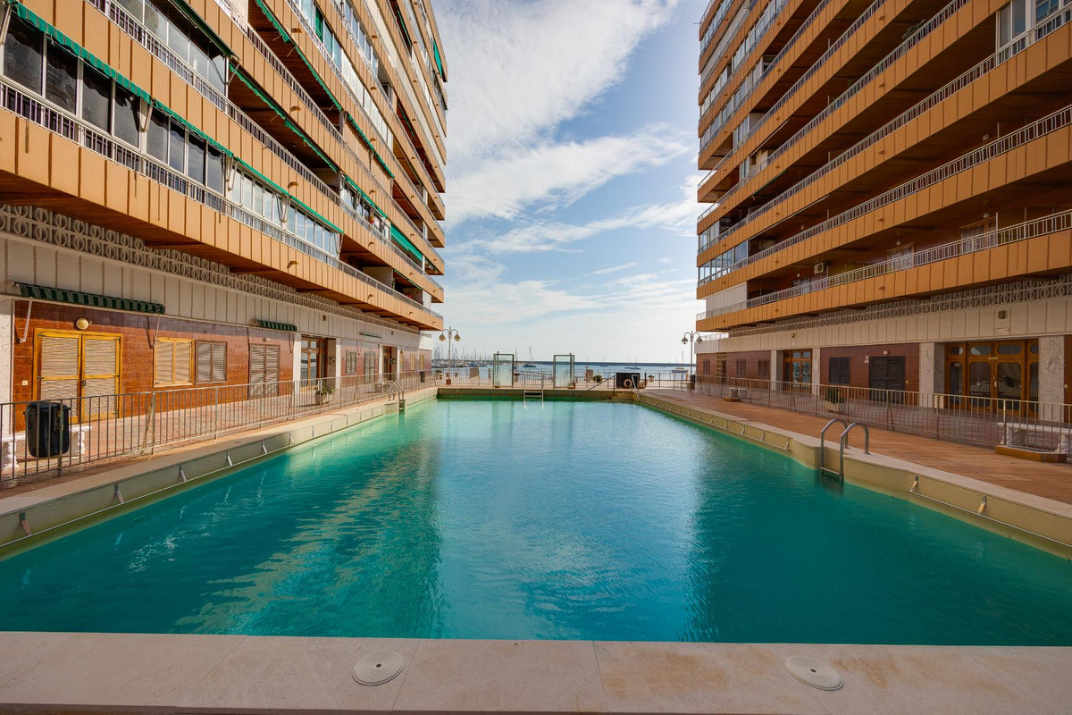 Se vende Apartamento Planta Media de 3 dormitorios en Costa Blanca, Alicante, España
