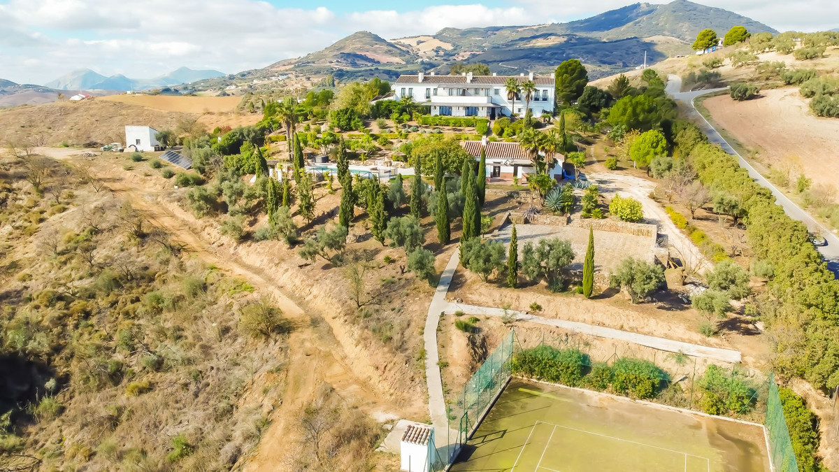 Se vende Finca - Cortijo de 13 dormitorios en Costa Del Sol, Málaga, España