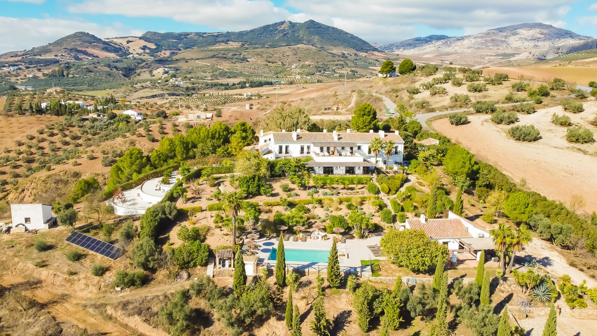 Se vende Finca - Cortijo de 13 dormitorios en Costa Del Sol, Málaga, España
