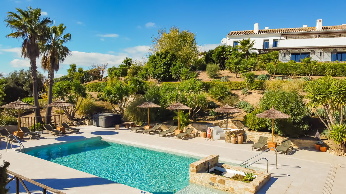 Se vende Finca - Cortijo de 13 dormitorios en Costa Del Sol, Málaga, España